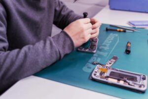 riparazione cellulare vicino a me a Ceva